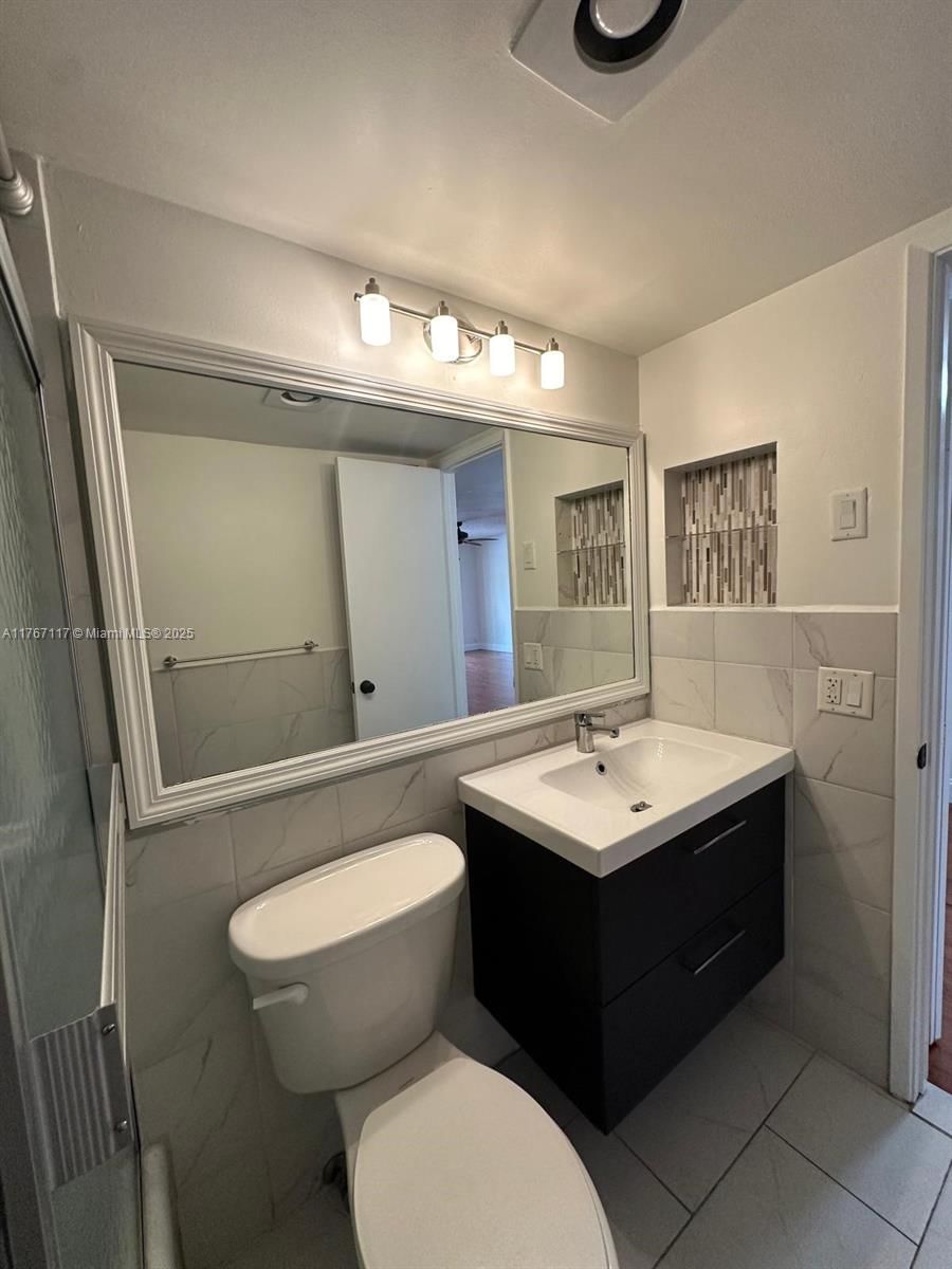 Real estate property located at 253 Cypress Rd #223, Broward, Barcelona Condo North Bld, Pompano Beach, FL
