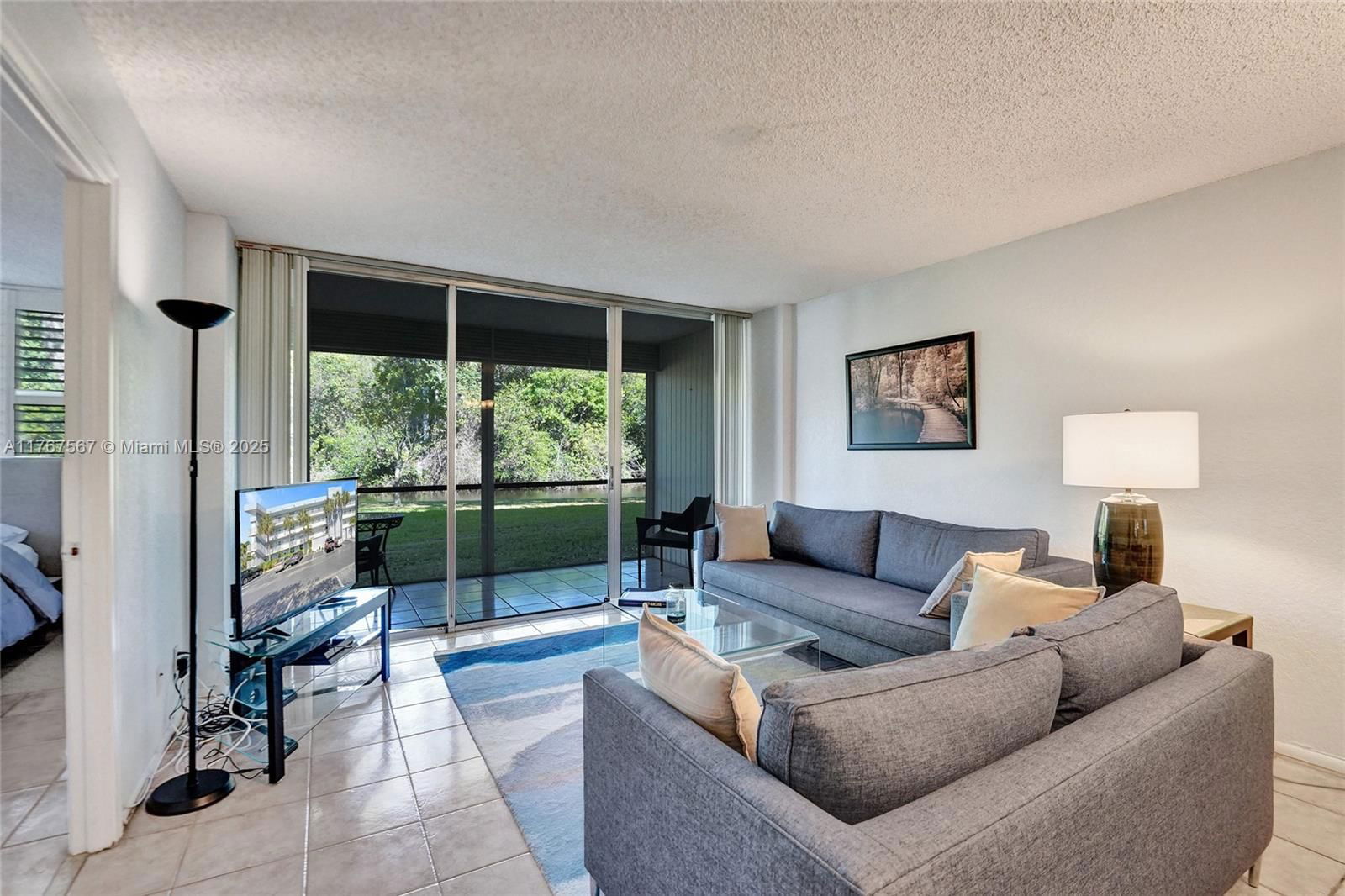 Real estate property located at 101 Royal Park Dr #1A, Broward, Royal Park Condo, Oakland Park, FL