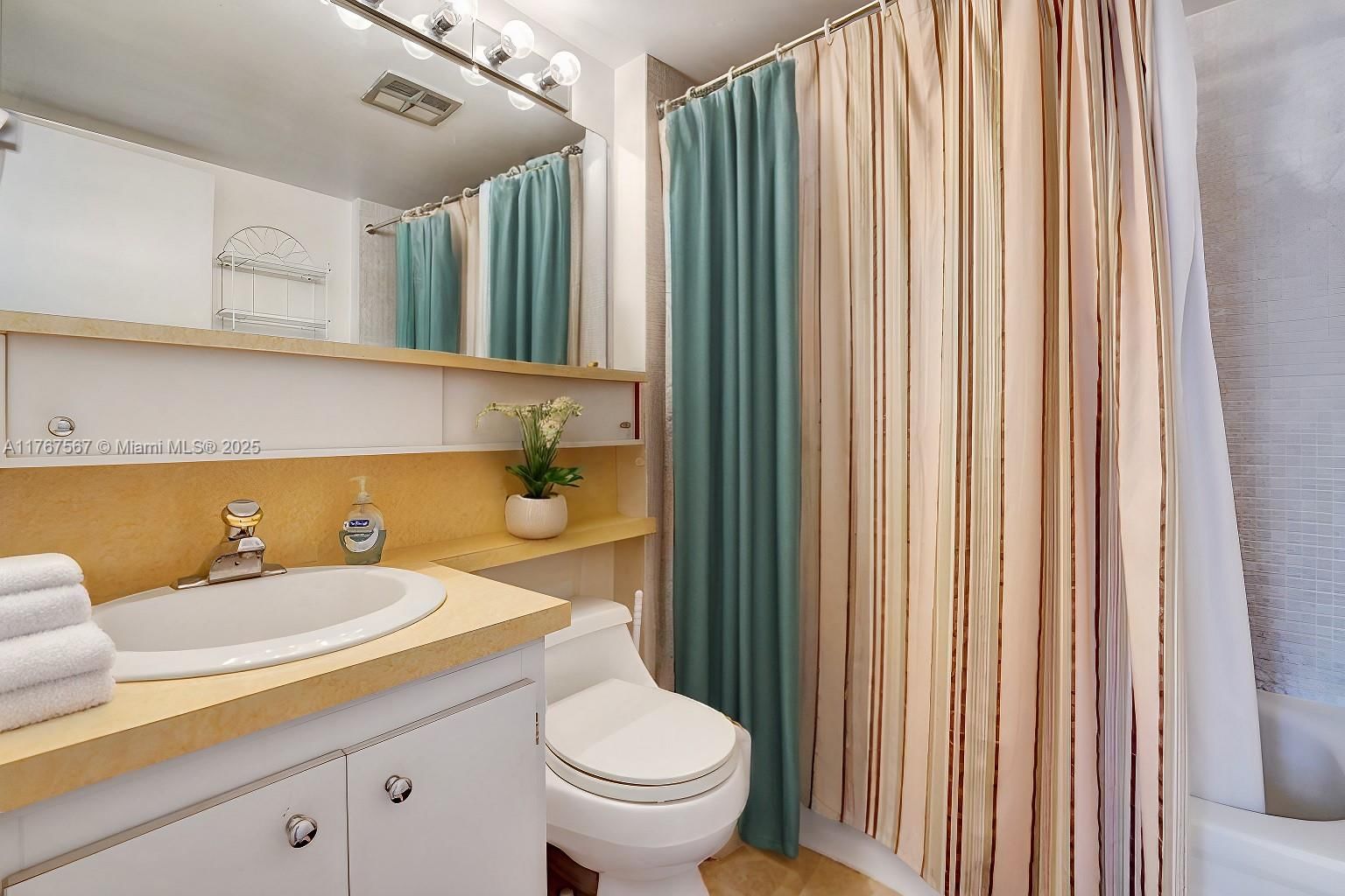 Real estate property located at 101 Royal Park Dr #1A, Broward, Royal Park Condo, Oakland Park, FL