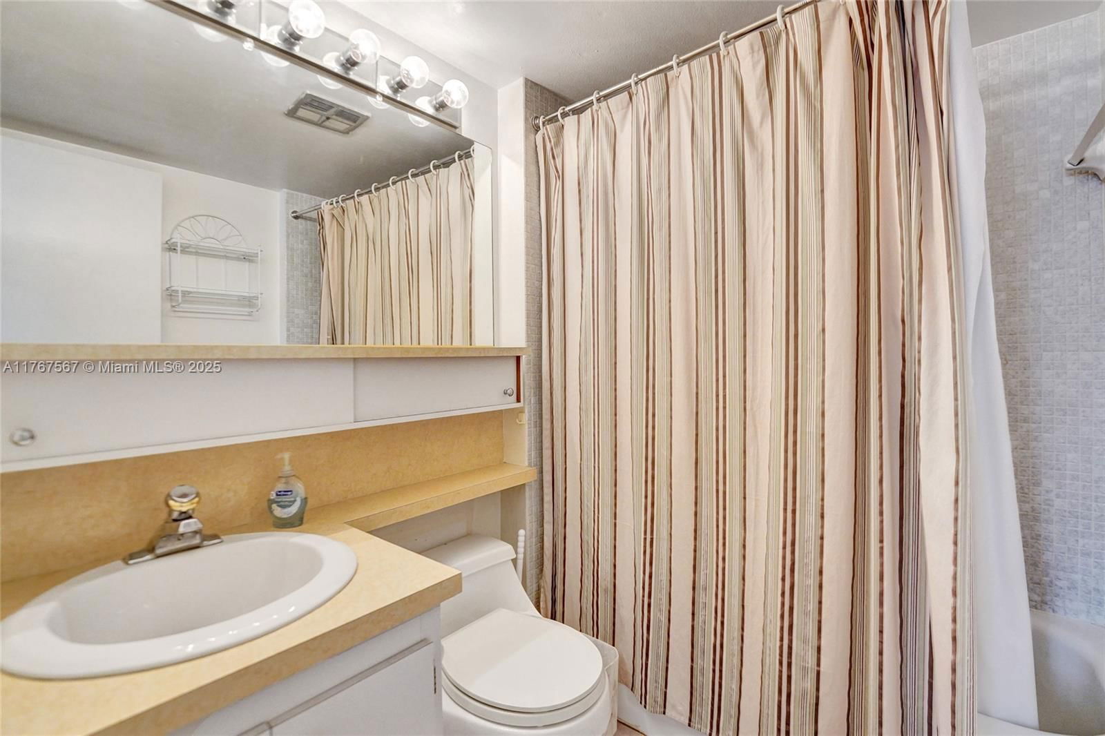 Real estate property located at 101 Royal Park Dr #1A, Broward, Royal Park Condo, Oakland Park, FL