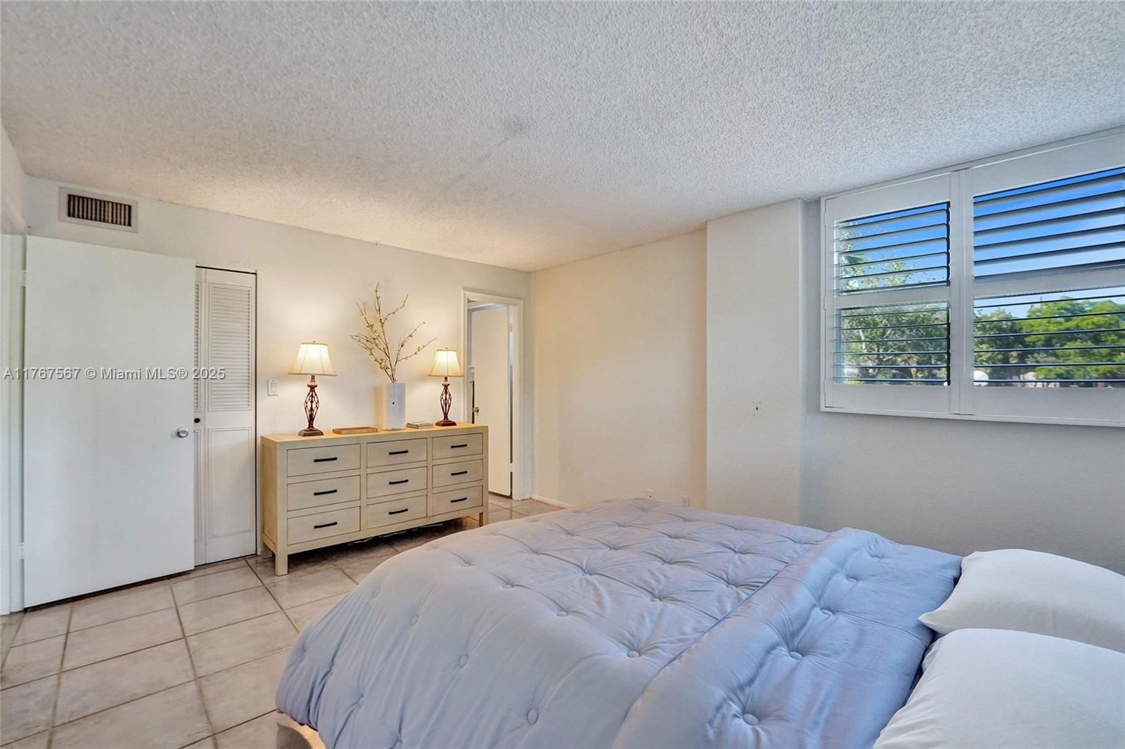 Real estate property located at 101 Royal Park Dr #1A, Broward, Royal Park Condo, Oakland Park, FL