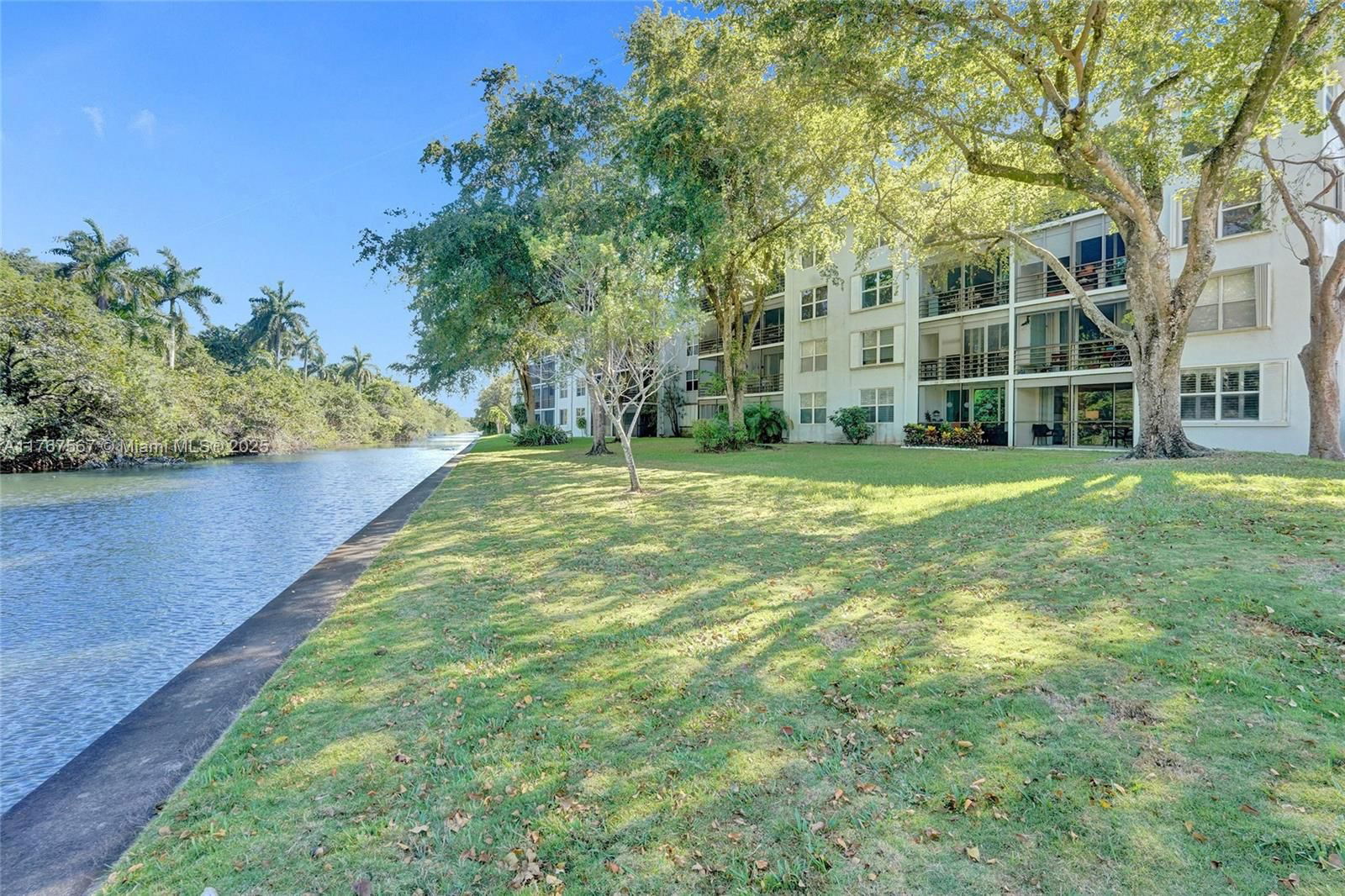 Real estate property located at 101 Royal Park Dr #1A, Broward, Royal Park Condo, Oakland Park, FL