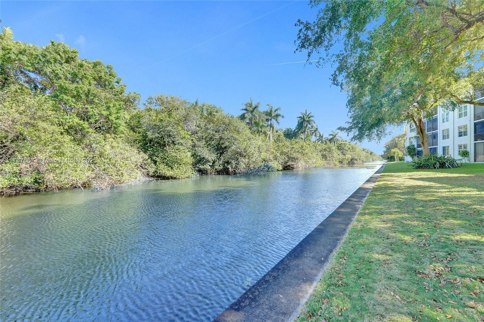 Real estate property located at 101 Royal Park Dr #1A, Broward, Royal Park Condo, Oakland Park, FL