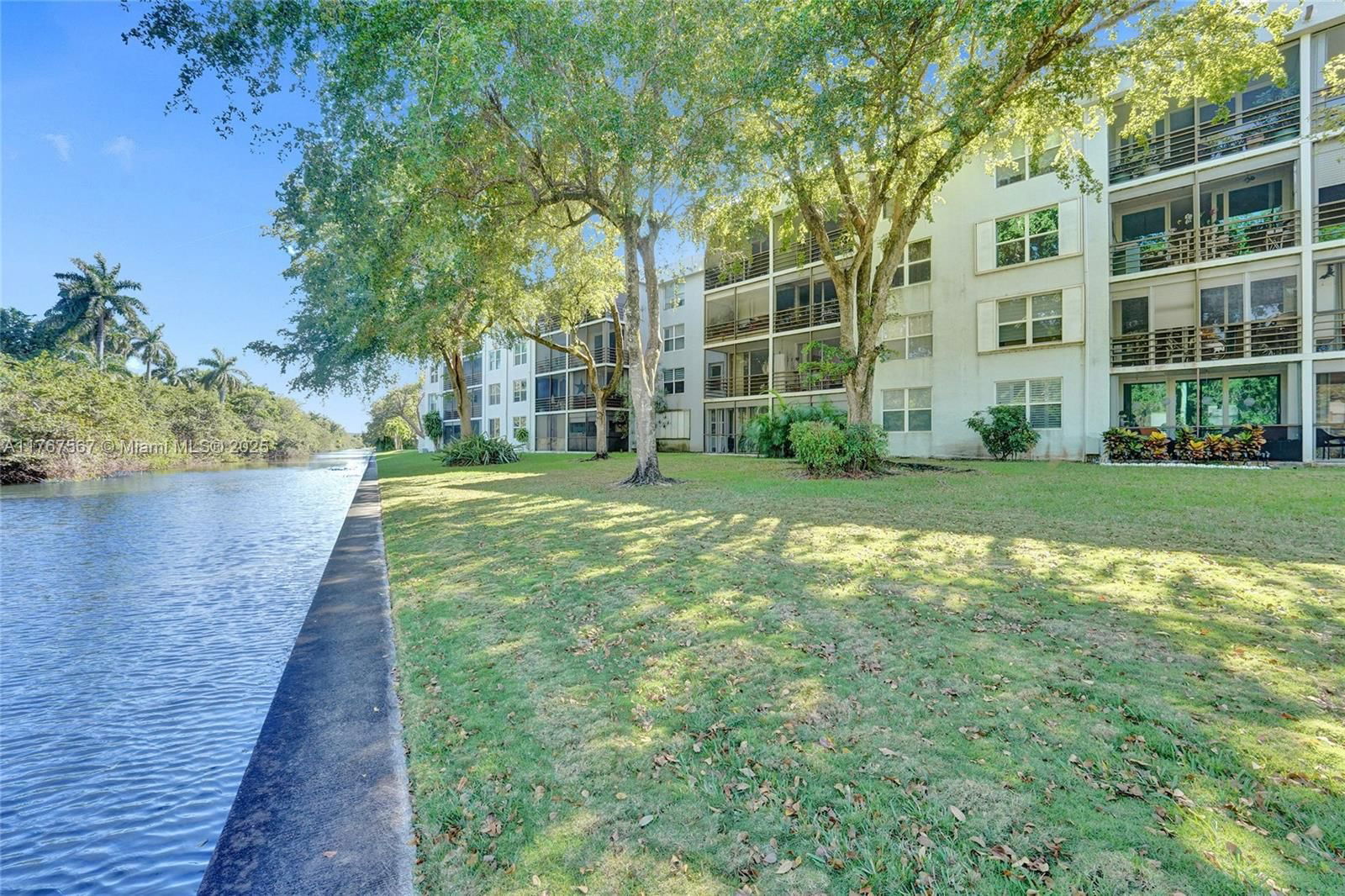 Real estate property located at 101 Royal Park Dr #1A, Broward, Royal Park Condo, Oakland Park, FL
