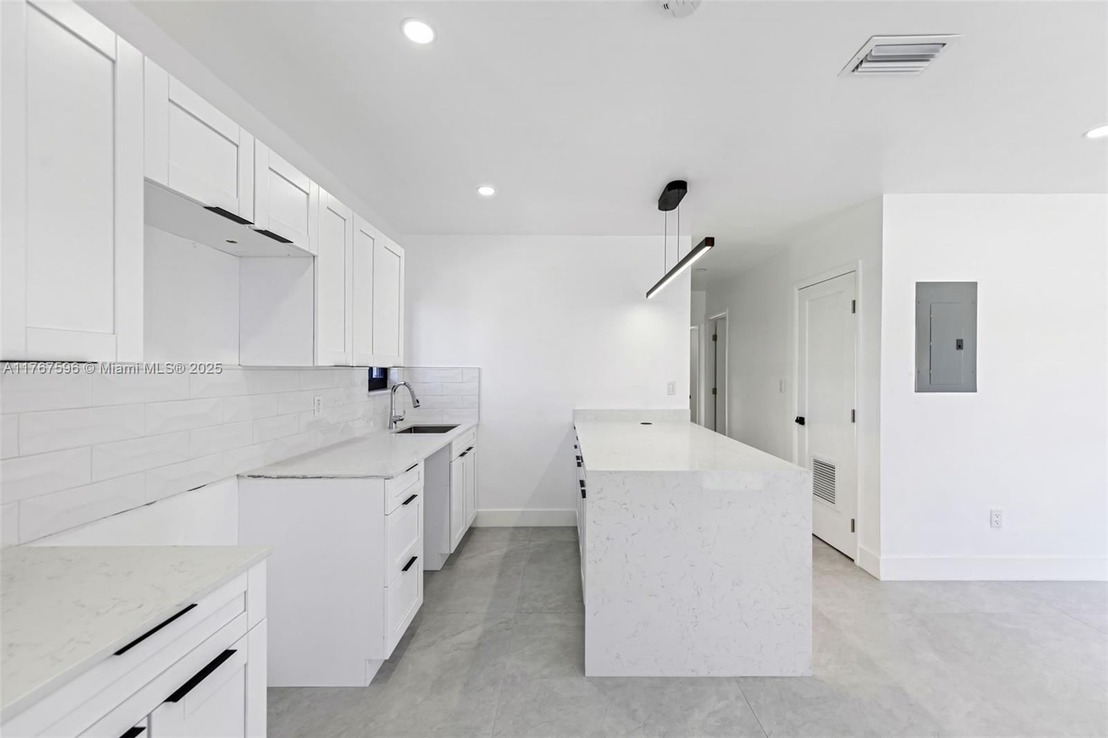 Real estate property located at 1713 Lauderdale Manor Dr, Broward, Lauderdale Manors Revised, Fort Lauderdale, FL