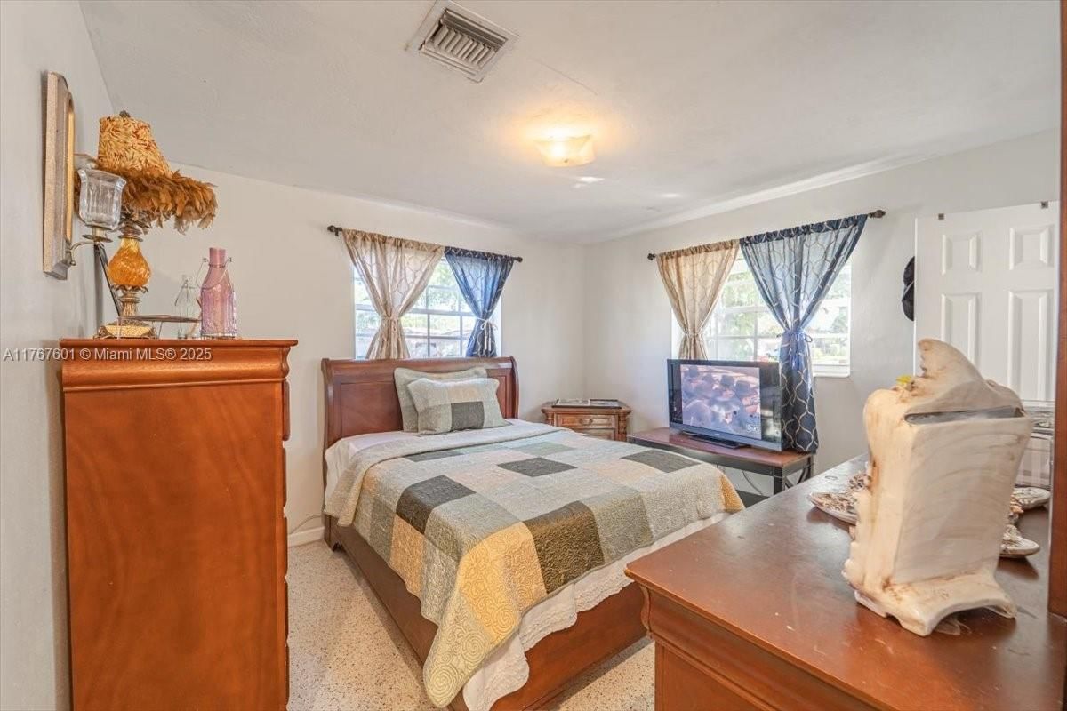 Real estate property located at 1300 67th Way, Broward, Hollywood Pines No 2 Amen, Pembroke Pines, FL