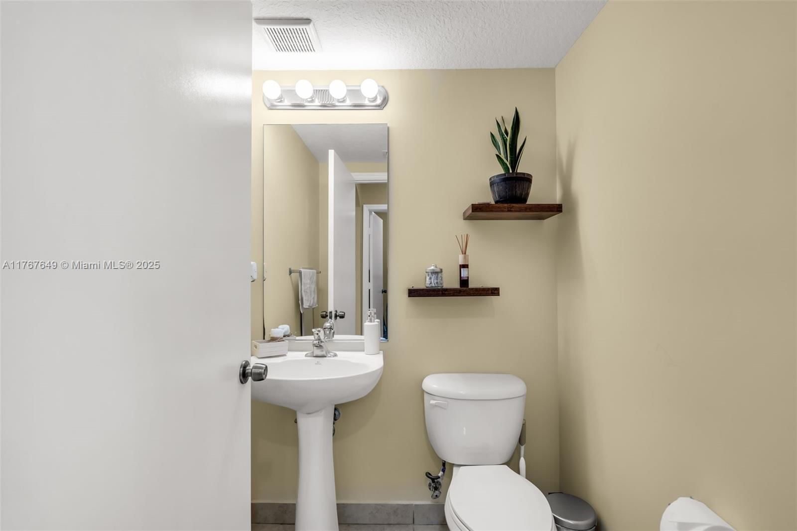 Real estate property located at 983 143rd Ave #1403, Broward, Pembroke Cay Condo, Pembroke Pines, FL
