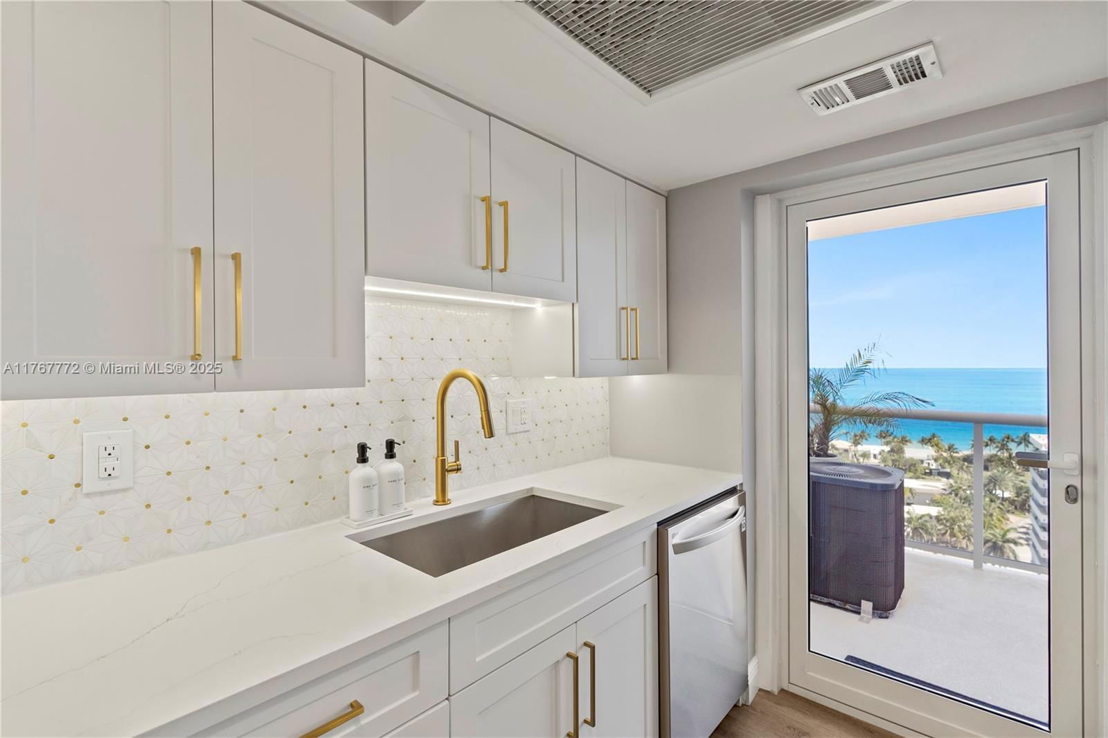 Real estate property located at 2841 Ocean Blvd #1806, Broward, Vantage View Condo, Fort Lauderdale, FL