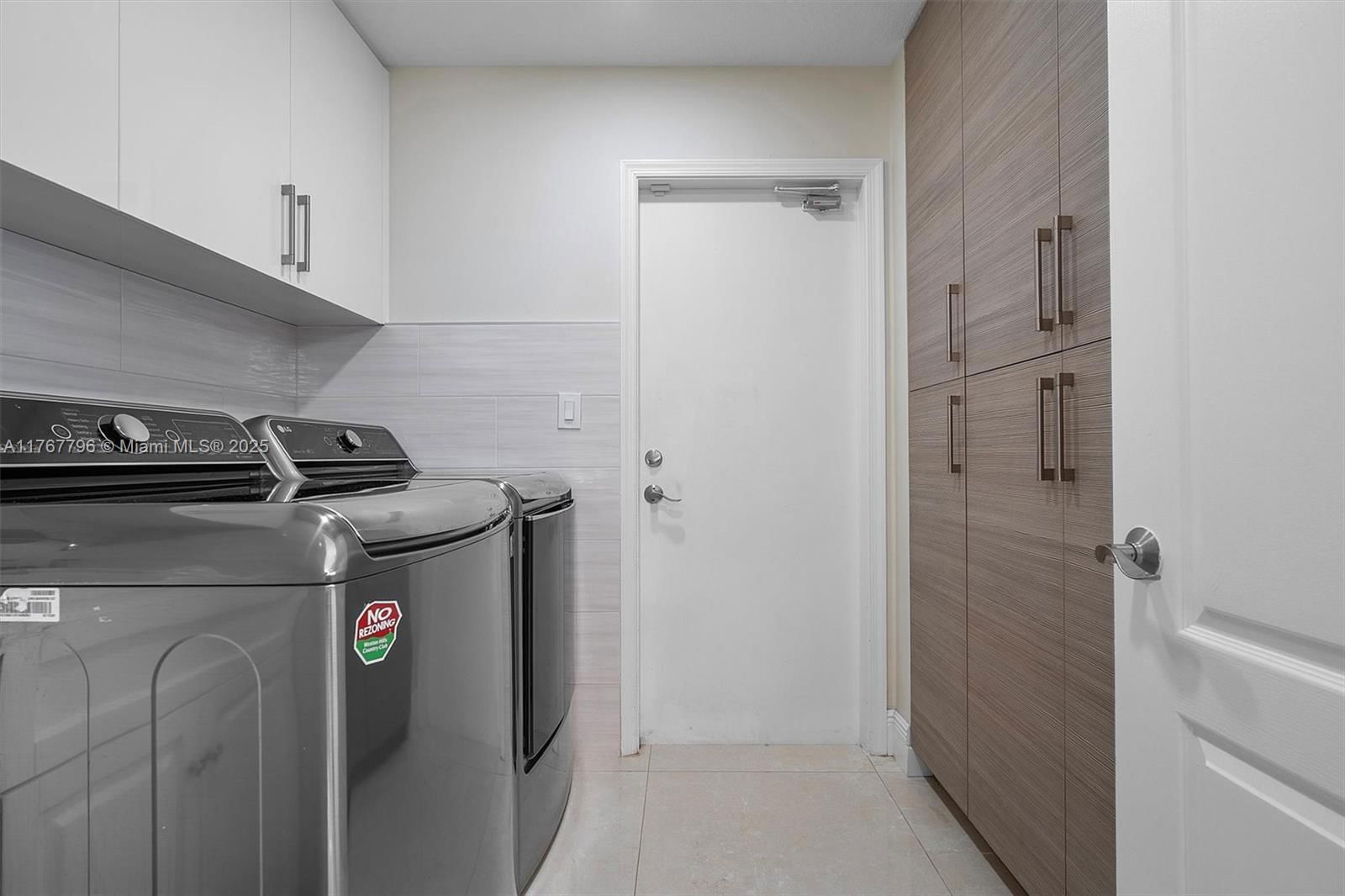 Real estate property located at 2541 Golf View Dr, Broward, Sector 7 - Parcels F G H, Weston, FL