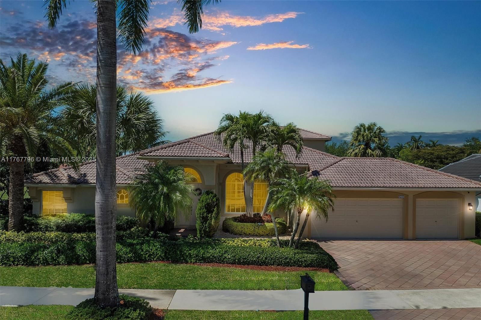 Real estate property located at 2541 Golf View Dr, Broward, Sector 7 - Parcels F G H, Weston, FL