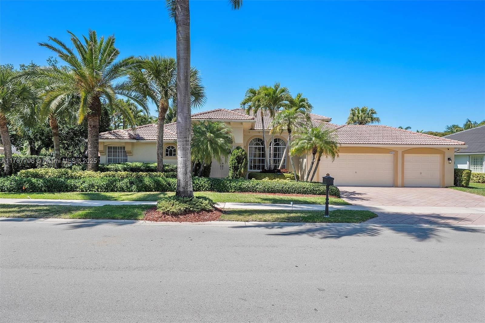 Real estate property located at 2541 Golf View Dr, Broward, Sector 7 - Parcels F G H, Weston, FL