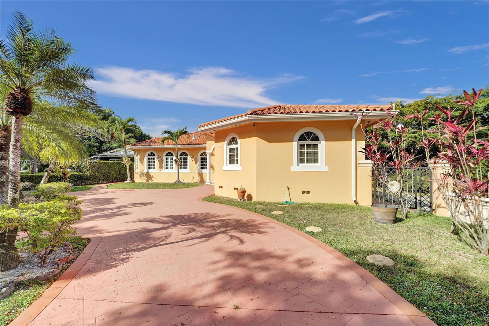 Real estate property located at 450 Esplanade Dr, Miami-dade, Cinema Park Country Club, Miami Springs, FL