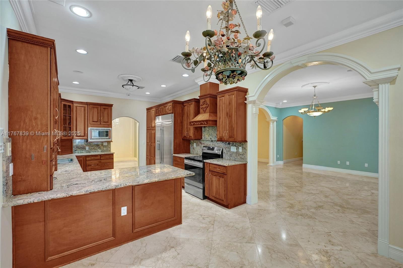 Real estate property located at 450 Esplanade Dr, Miami-dade, Cinema Park Country Club, Miami Springs, FL