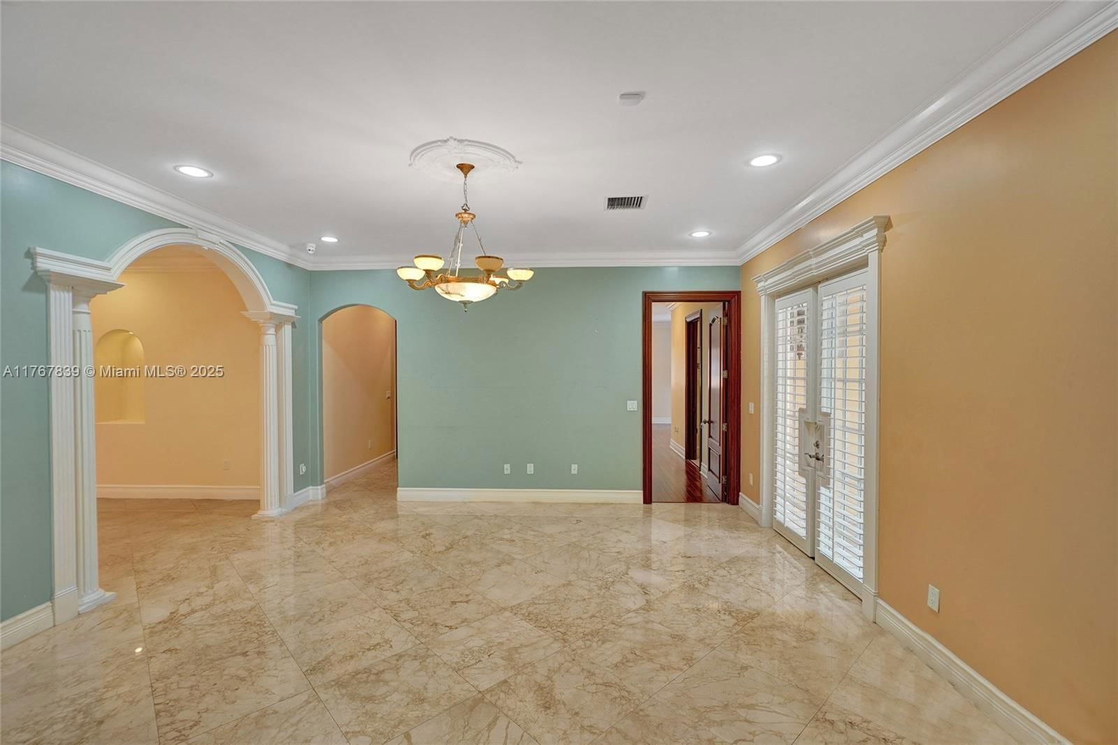Real estate property located at 450 Esplanade Dr, Miami-dade, Cinema Park Country Club, Miami Springs, FL