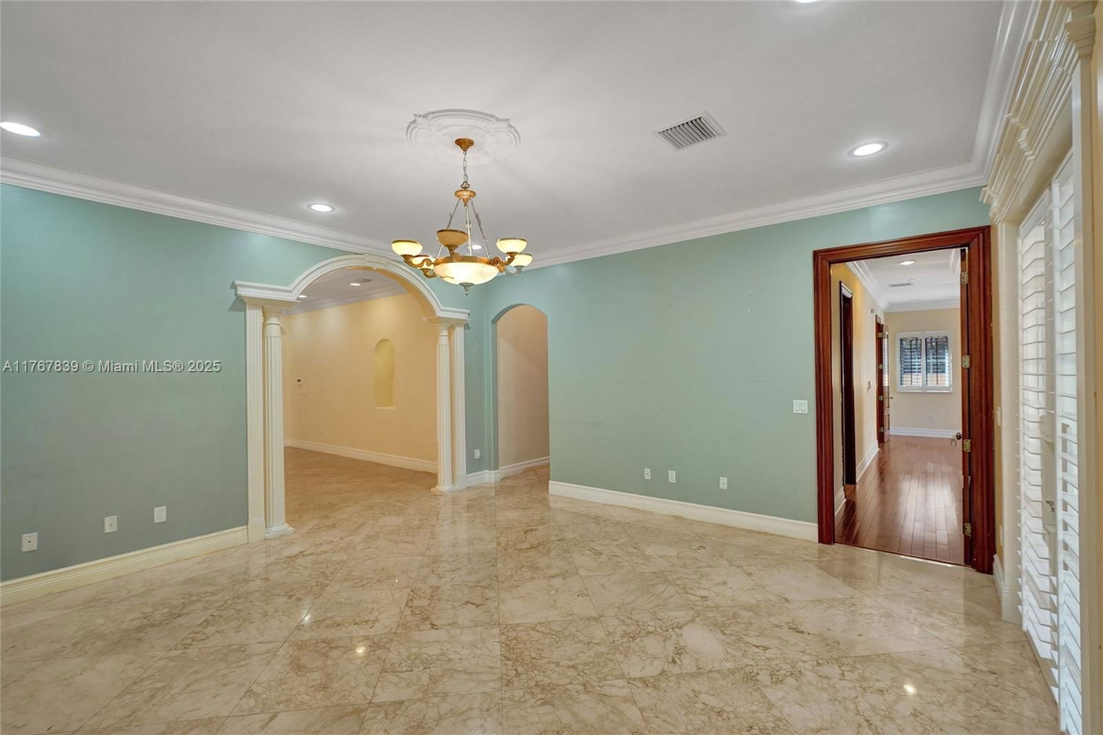 Real estate property located at 450 Esplanade Dr, Miami-dade, Cinema Park Country Club, Miami Springs, FL