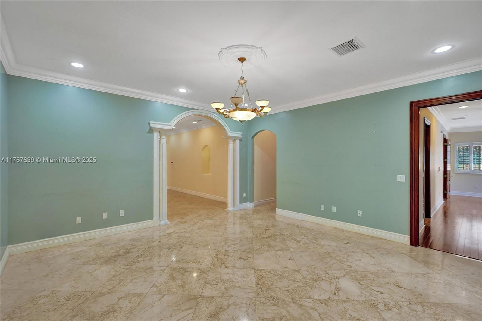 Real estate property located at 450 Esplanade Dr, Miami-dade, Cinema Park Country Club, Miami Springs, FL