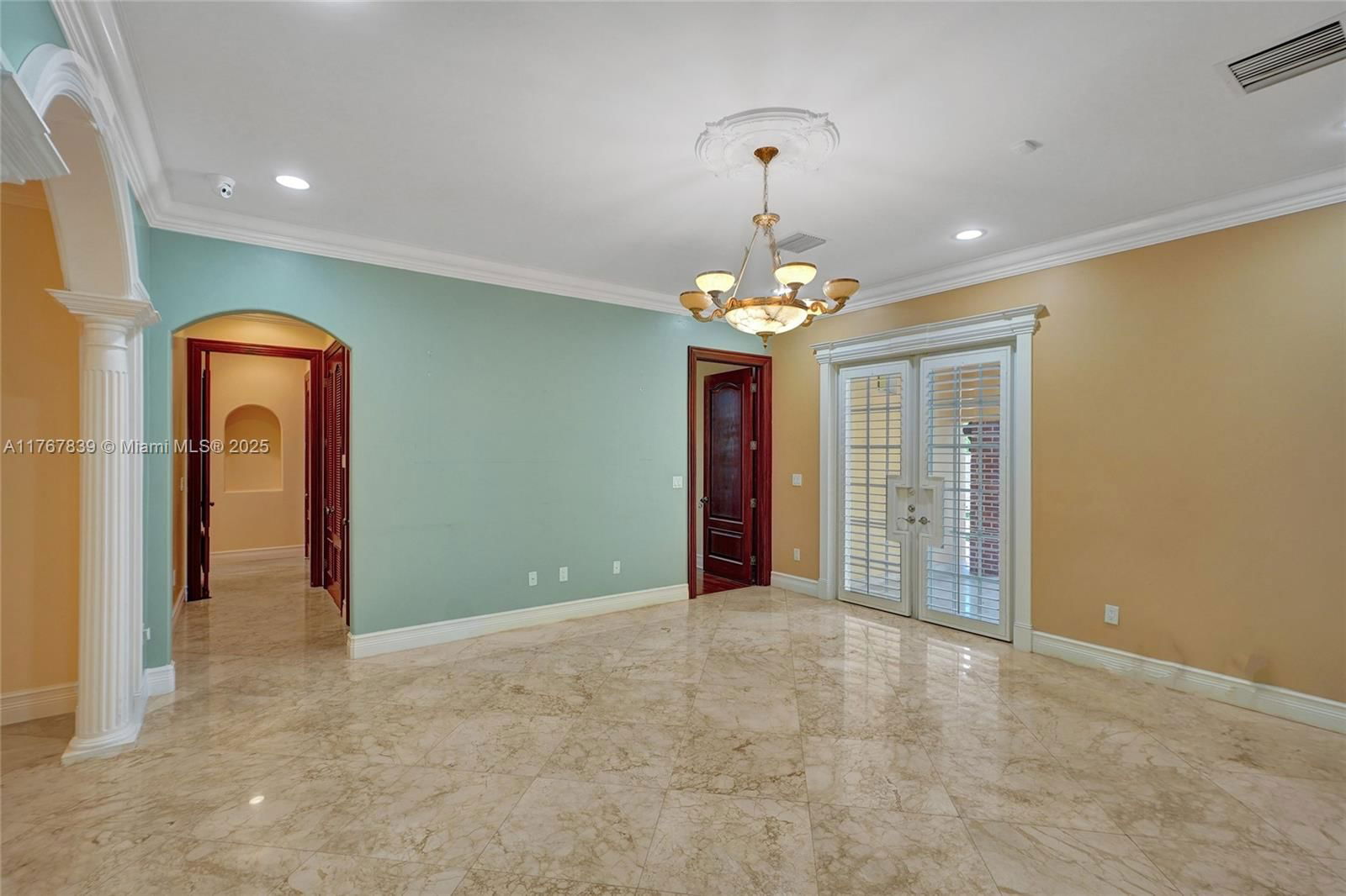 Real estate property located at 450 Esplanade Dr, Miami-dade, Cinema Park Country Club, Miami Springs, FL