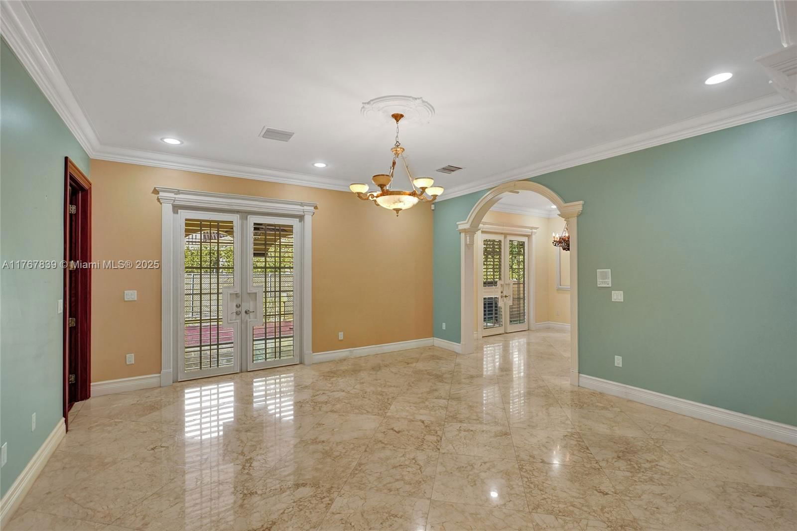 Real estate property located at 450 Esplanade Dr, Miami-dade, Cinema Park Country Club, Miami Springs, FL
