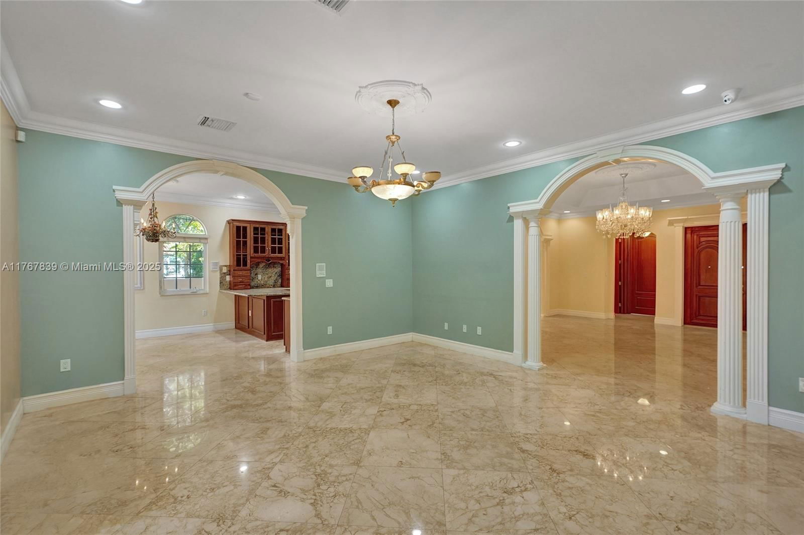Real estate property located at 450 Esplanade Dr, Miami-dade, Cinema Park Country Club, Miami Springs, FL