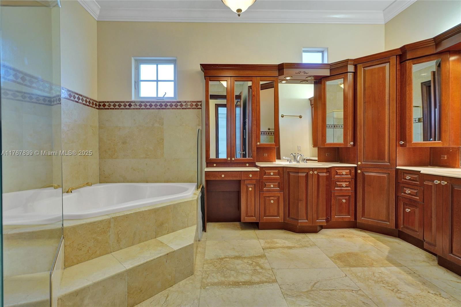 Real estate property located at 450 Esplanade Dr, Miami-dade, Cinema Park Country Club, Miami Springs, FL