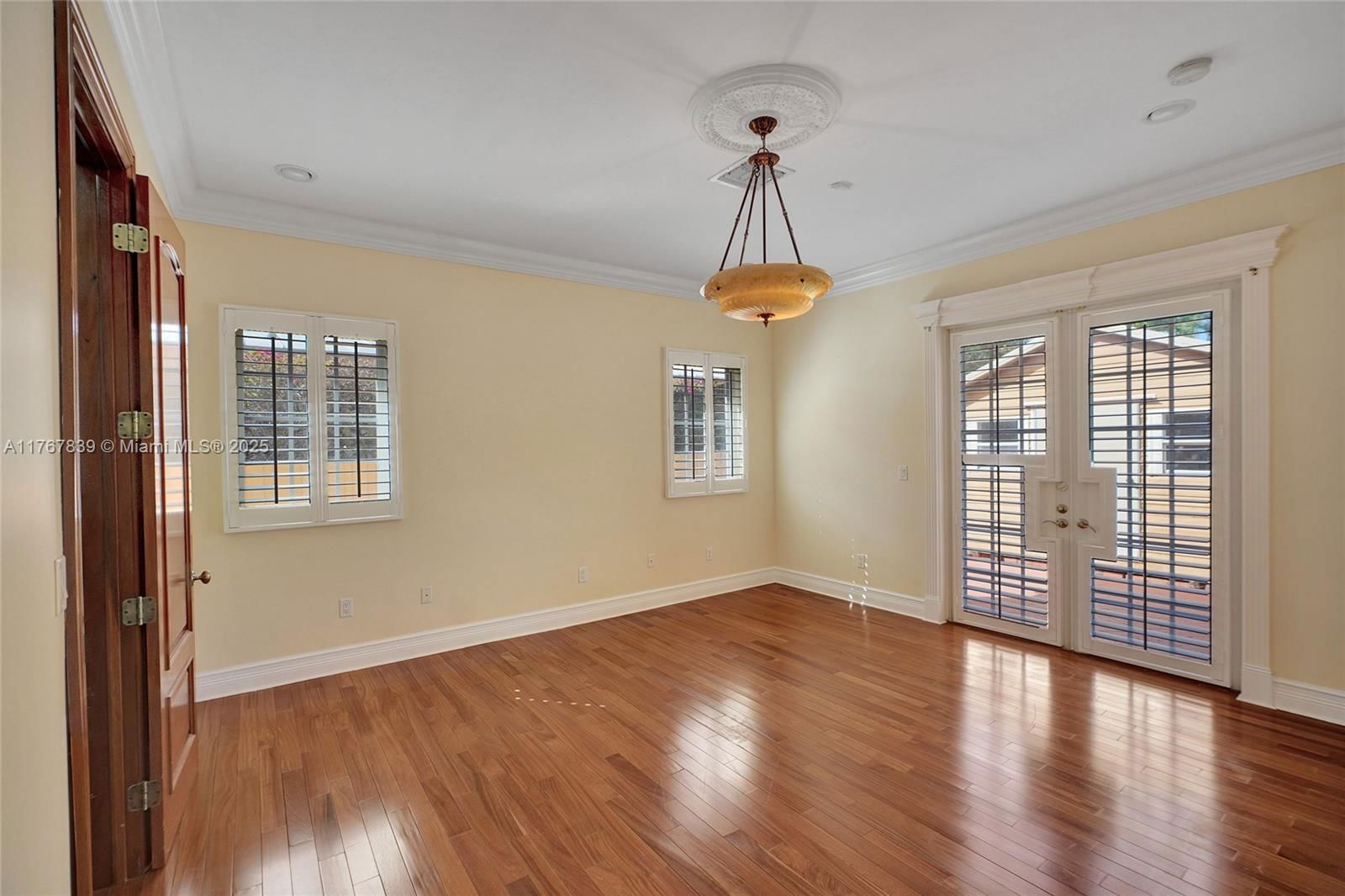 Real estate property located at 450 Esplanade Dr, Miami-dade, Cinema Park Country Club, Miami Springs, FL
