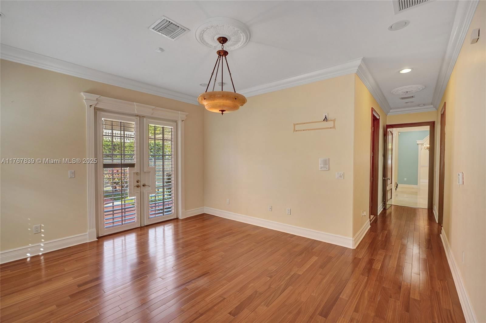 Real estate property located at 450 Esplanade Dr, Miami-dade, Cinema Park Country Club, Miami Springs, FL