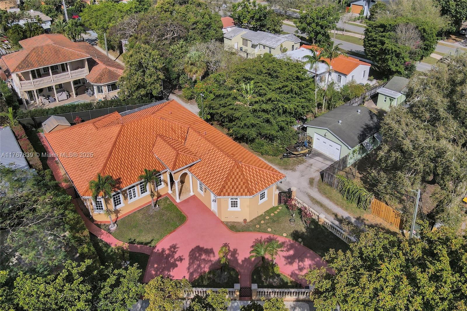 Real estate property located at 450 Esplanade Dr, Miami-dade, Cinema Park Country Club, Miami Springs, FL