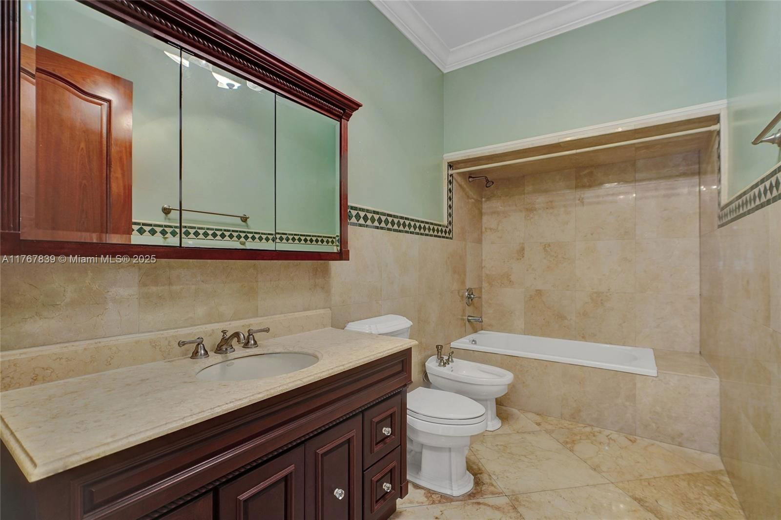 Real estate property located at 450 Esplanade Dr, Miami-dade, Cinema Park Country Club, Miami Springs, FL