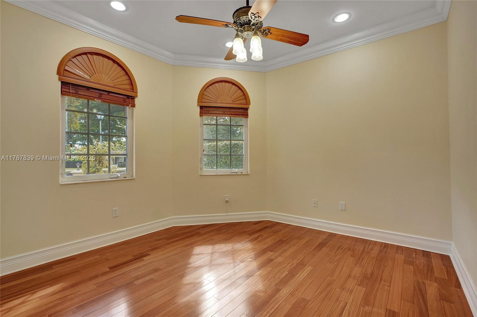 Real estate property located at 450 Esplanade Dr, Miami-dade, Cinema Park Country Club, Miami Springs, FL