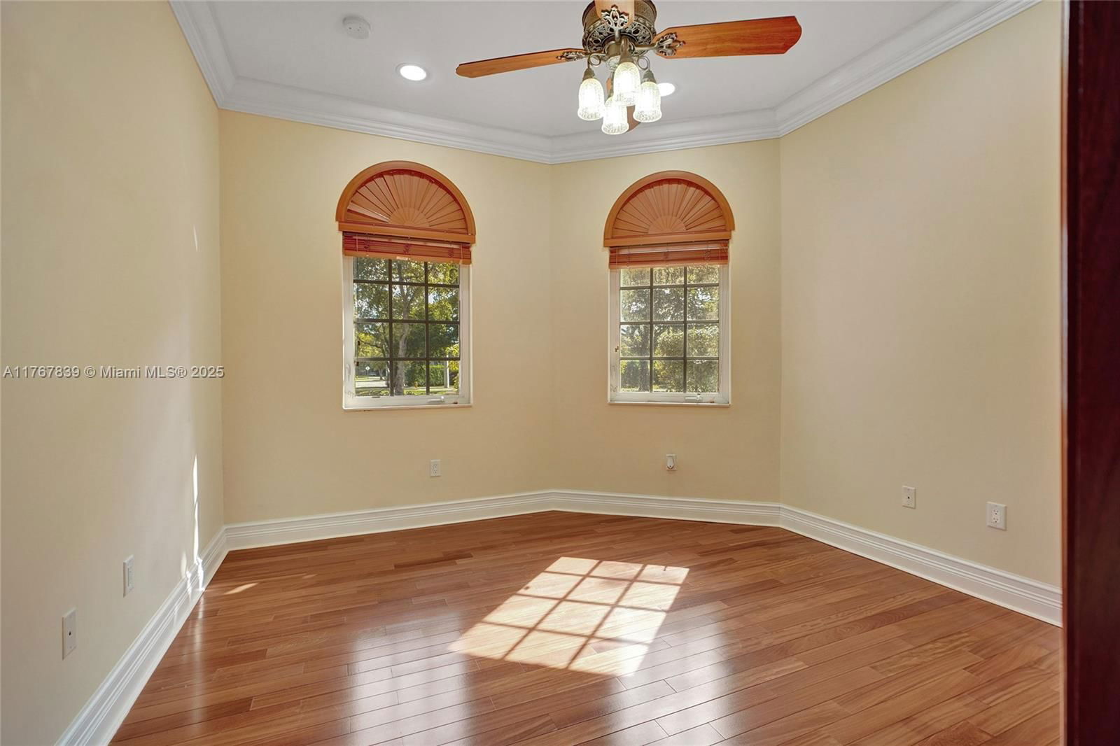 Real estate property located at 450 Esplanade Dr, Miami-dade, Cinema Park Country Club, Miami Springs, FL