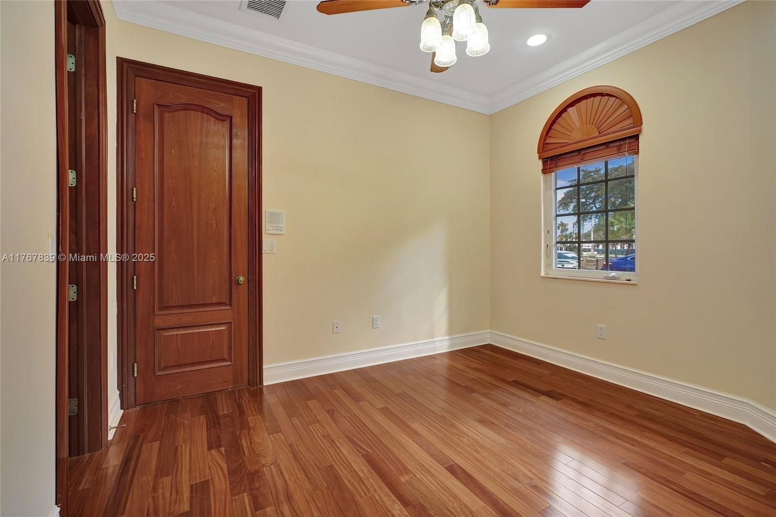 Real estate property located at 450 Esplanade Dr, Miami-dade, Cinema Park Country Club, Miami Springs, FL