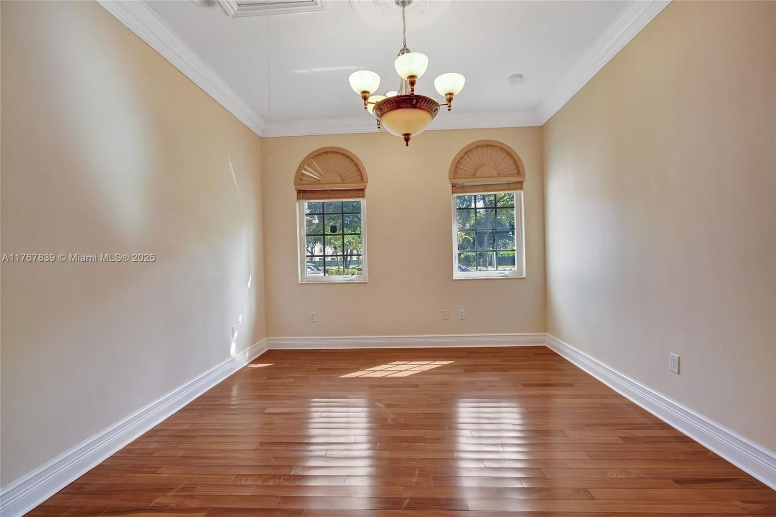 Real estate property located at 450 Esplanade Dr, Miami-dade, Cinema Park Country Club, Miami Springs, FL