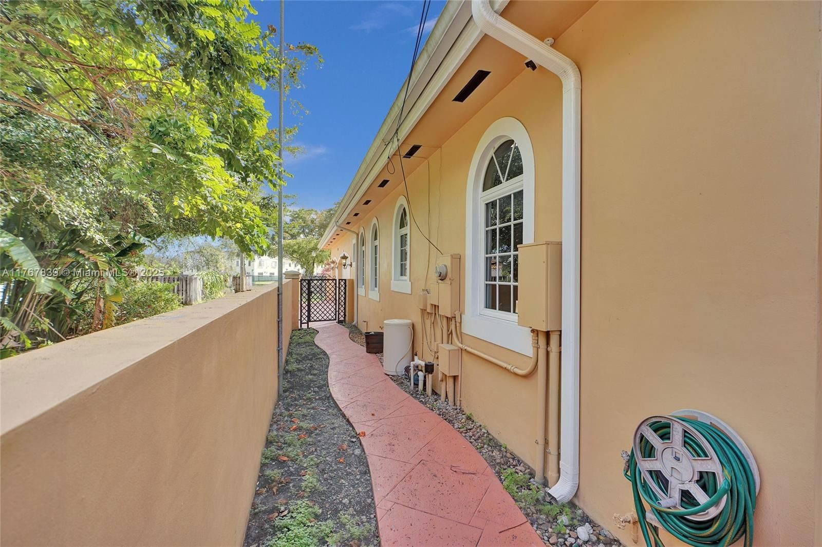 Real estate property located at 450 Esplanade Dr, Miami-dade, Cinema Park Country Club, Miami Springs, FL