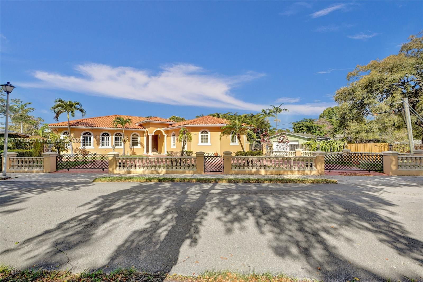 Real estate property located at 450 Esplanade Dr, Miami-dade, Cinema Park Country Club, Miami Springs, FL