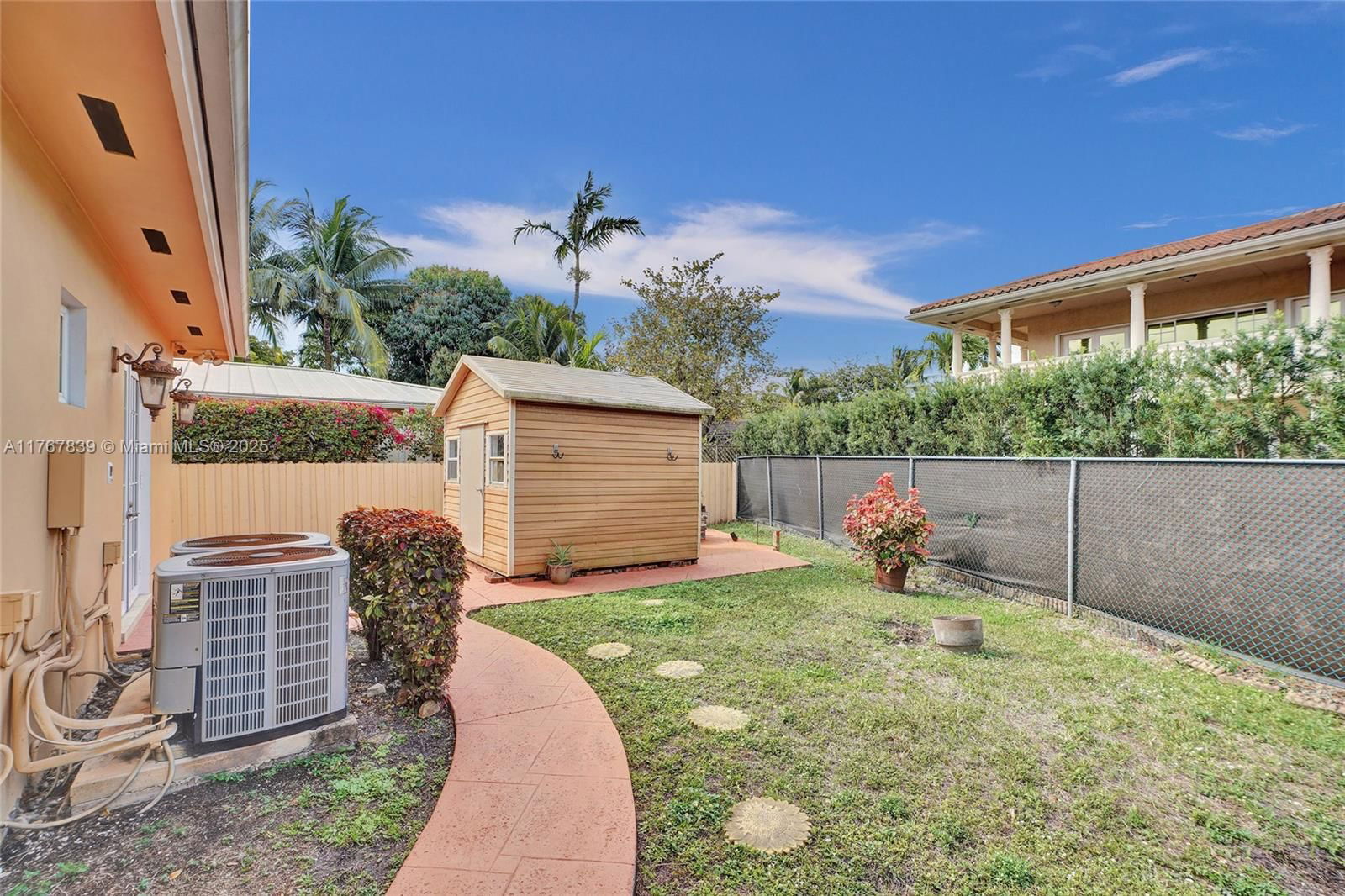 Real estate property located at 450 Esplanade Dr, Miami-dade, Cinema Park Country Club, Miami Springs, FL