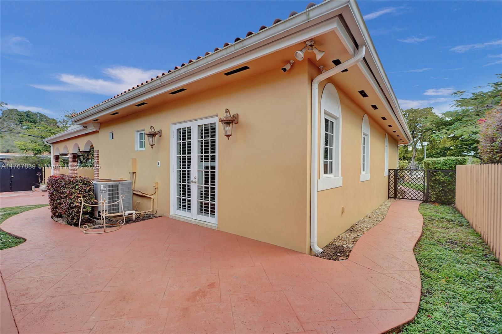 Real estate property located at 450 Esplanade Dr, Miami-dade, Cinema Park Country Club, Miami Springs, FL