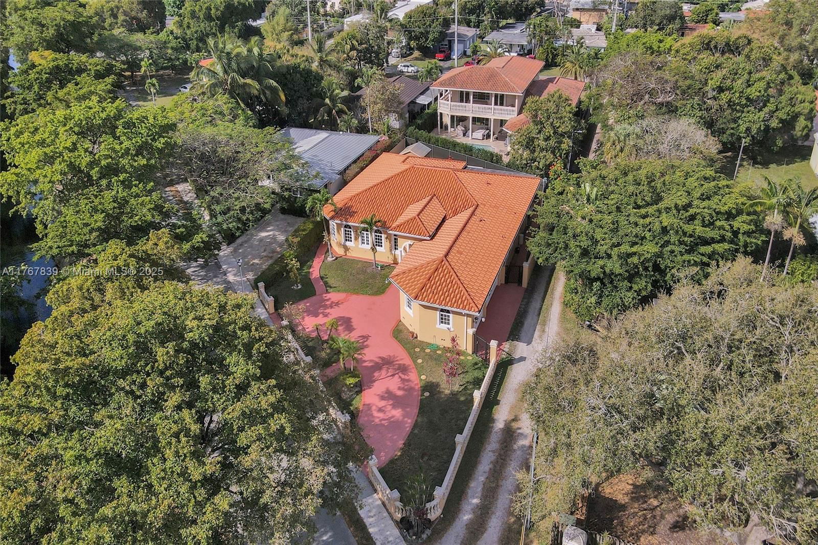 Real estate property located at 450 Esplanade Dr, Miami-dade, Cinema Park Country Club, Miami Springs, FL