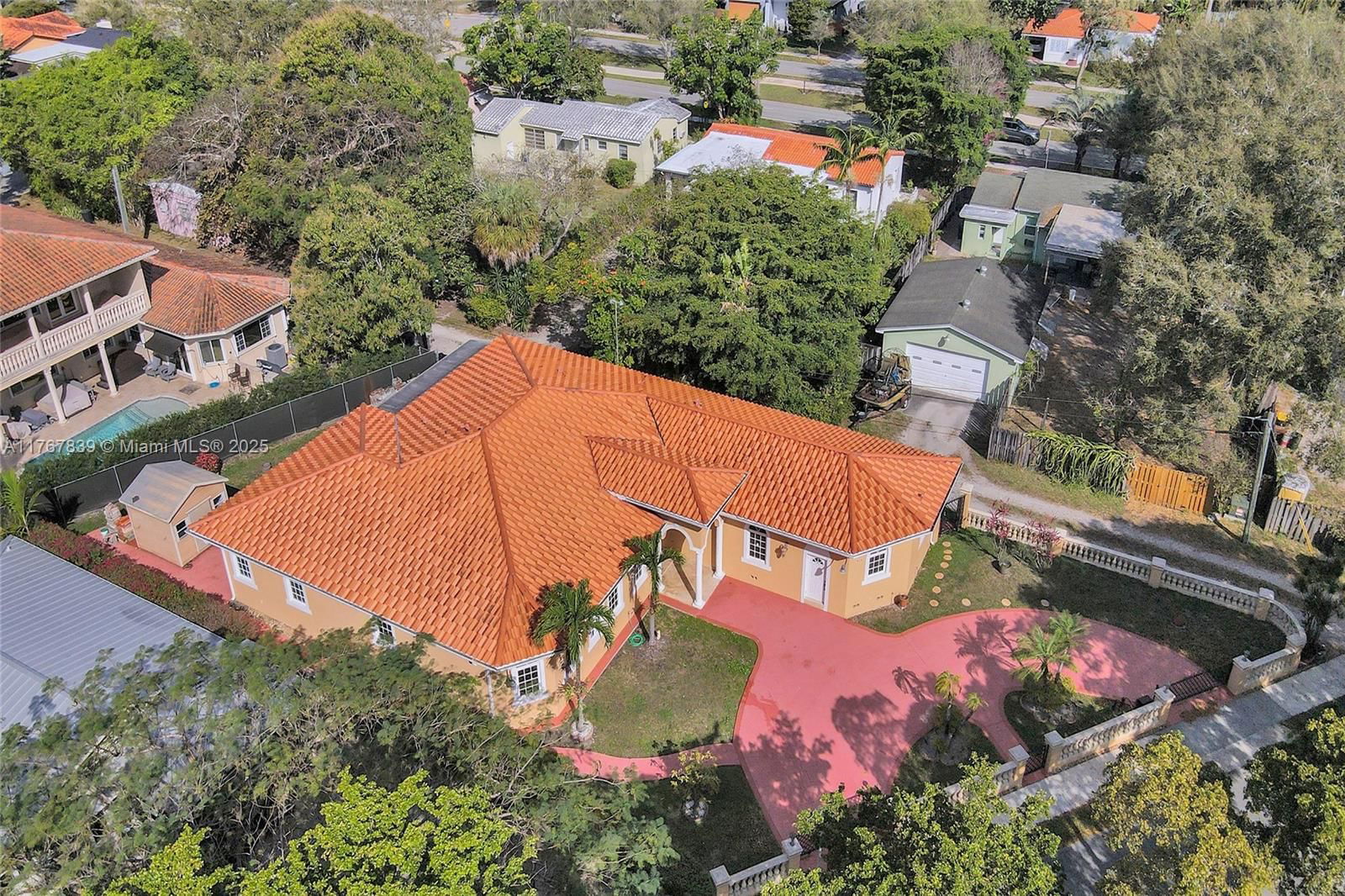 Real estate property located at 450 Esplanade Dr, Miami-dade, Cinema Park Country Club, Miami Springs, FL