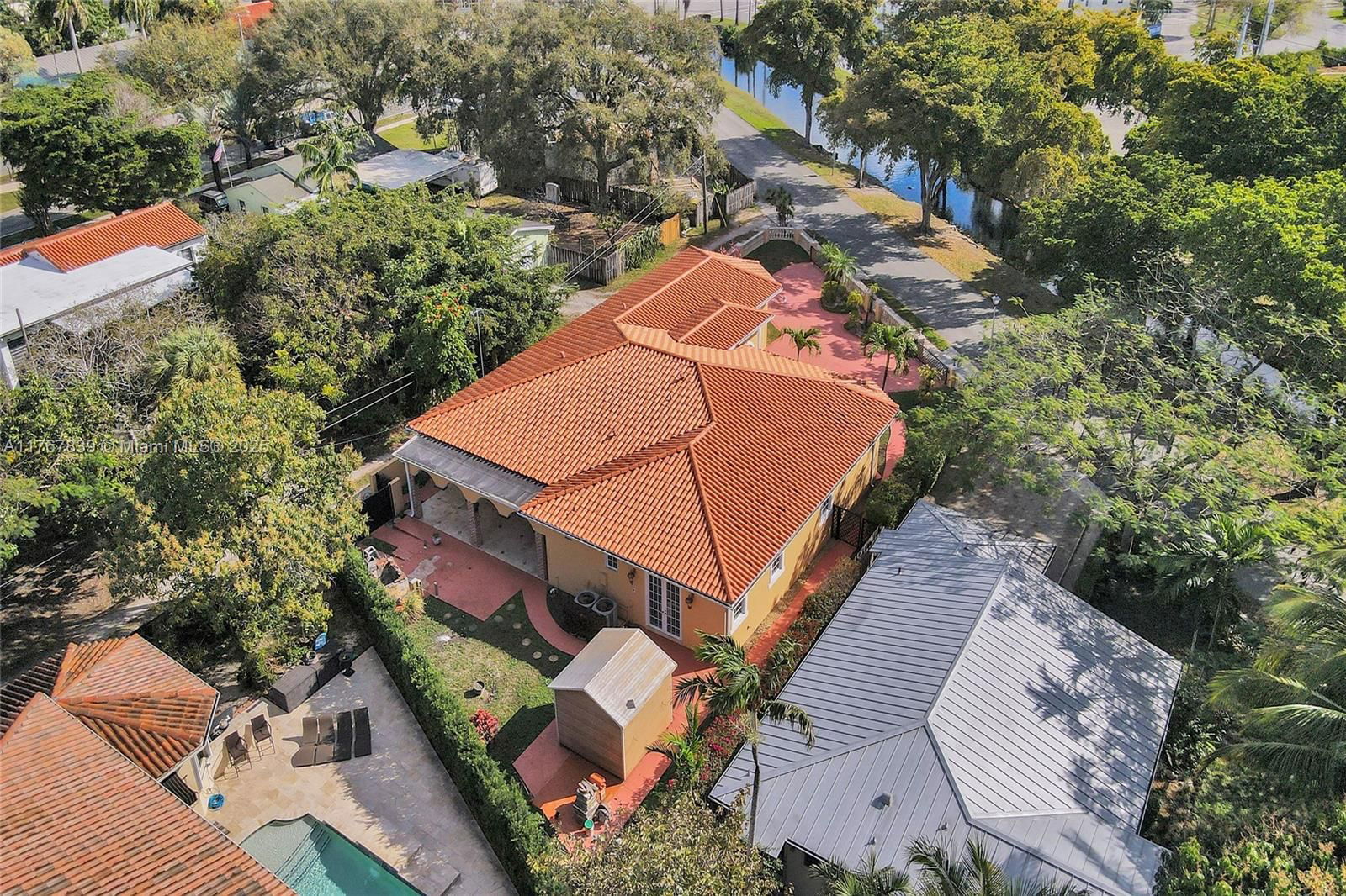 Real estate property located at 450 Esplanade Dr, Miami-dade, Cinema Park Country Club, Miami Springs, FL