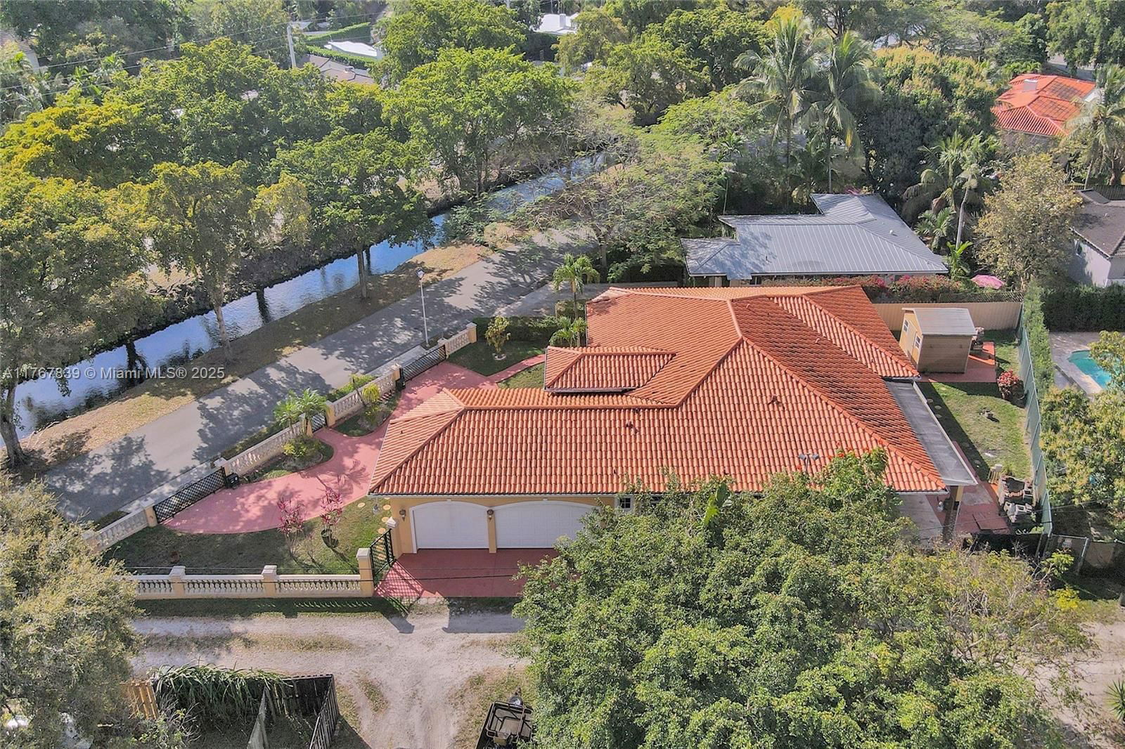 Real estate property located at 450 Esplanade Dr, Miami-dade, Cinema Park Country Club, Miami Springs, FL