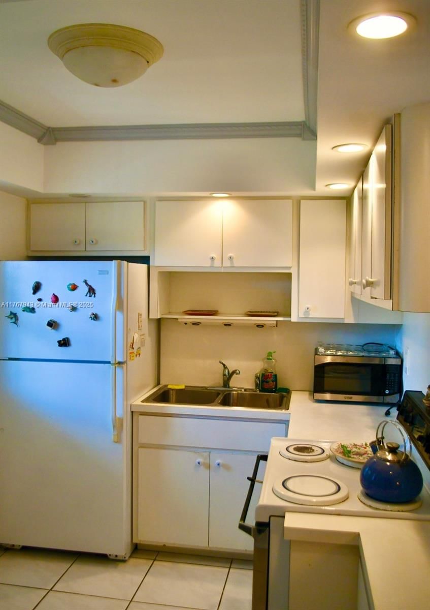 Real estate property located at 2910 Point East Dr M414, Miami-dade, Point East Sec Iii Condo, Aventura, FL