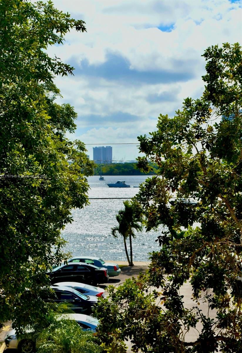 Real estate property located at 2910 Point East Dr M414, Miami-dade, Point East Sec Iii Condo, Aventura, FL