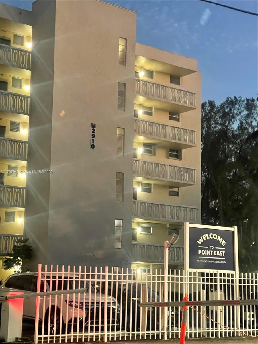 Real estate property located at 2910 Point East Dr M414, Miami-dade, Point East Sec Iii Condo, Aventura, FL