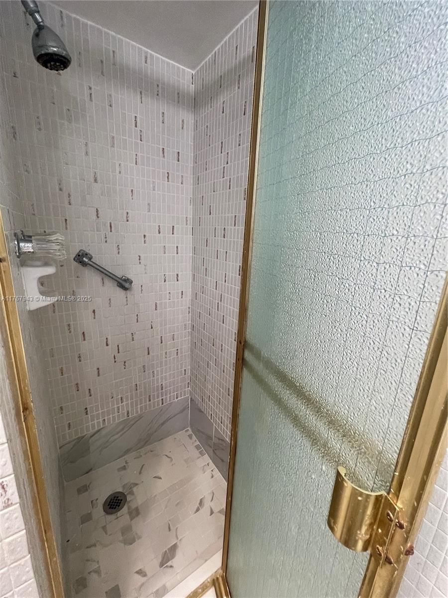 Real estate property located at 2910 Point East Dr M414, Miami-dade, Point East Sec Iii Condo, Aventura, FL