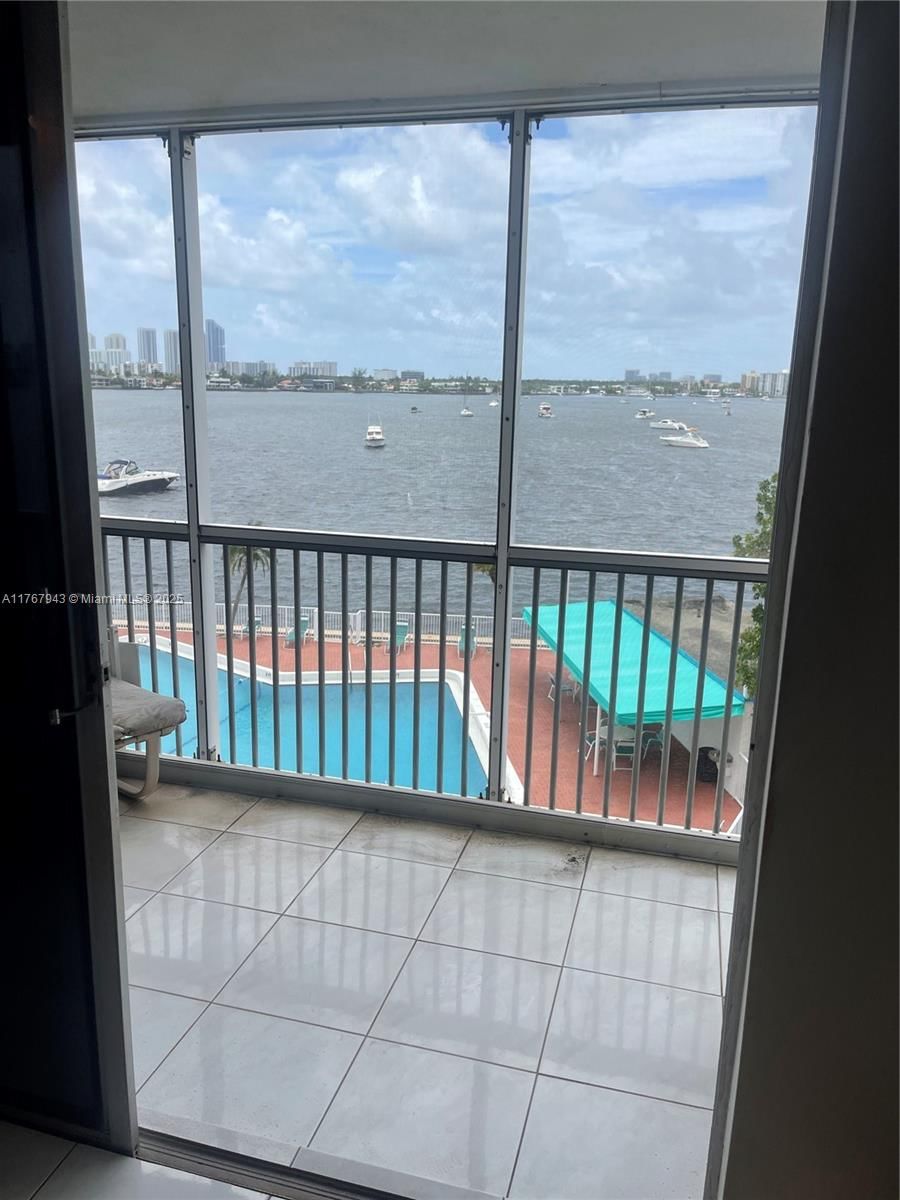 Real estate property located at 2910 Point East Dr M414, Miami-dade, Point East Sec Iii Condo, Aventura, FL