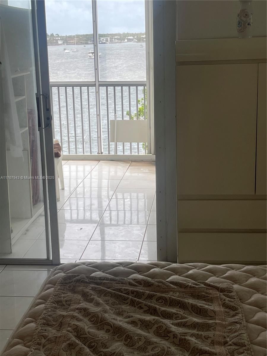 Real estate property located at 2910 Point East Dr M414, Miami-dade, Point East Sec Iii Condo, Aventura, FL