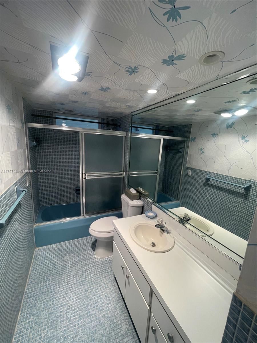 Real estate property located at 2910 Point East Dr M414, Miami-dade, Point East Sec Iii Condo, Aventura, FL