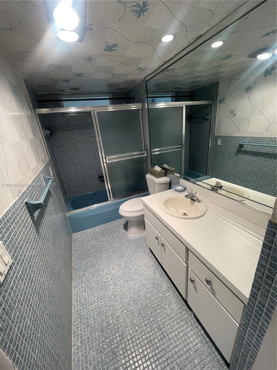 Real estate property located at 2910 Point East Dr M414, Miami-dade, Point East Sec Iii Condo, Aventura, FL