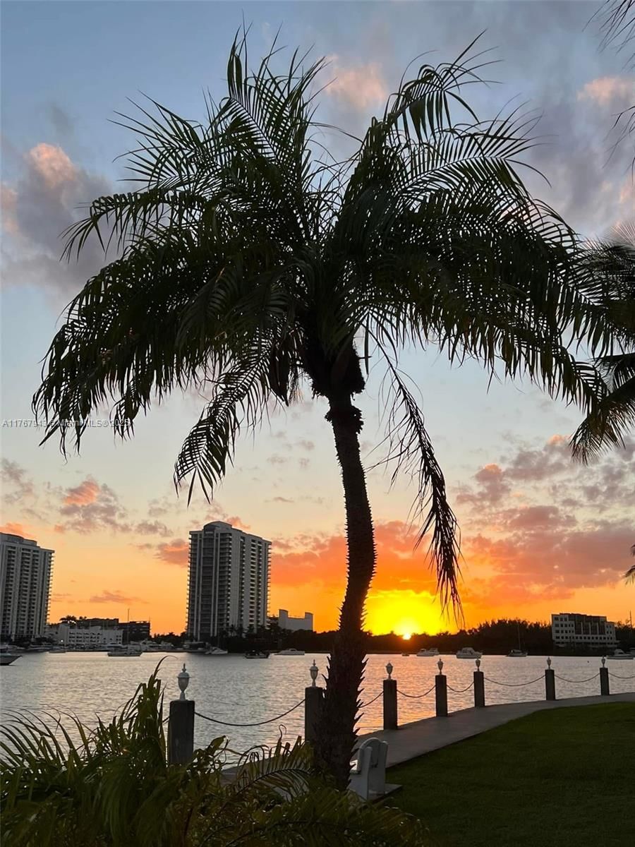 Real estate property located at 2910 Point East Dr M414, Miami-dade, Point East Sec Iii Condo, Aventura, FL