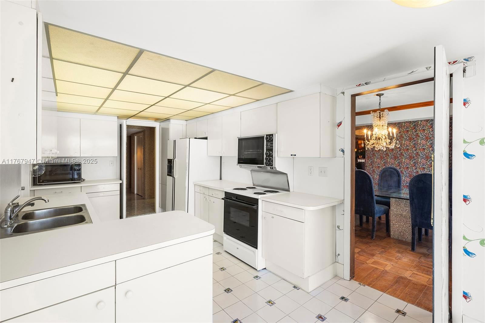 Real estate property located at 5500 Collins Ave #304, Miami-dade, Towerhouse Condo, Miami Beach, FL
